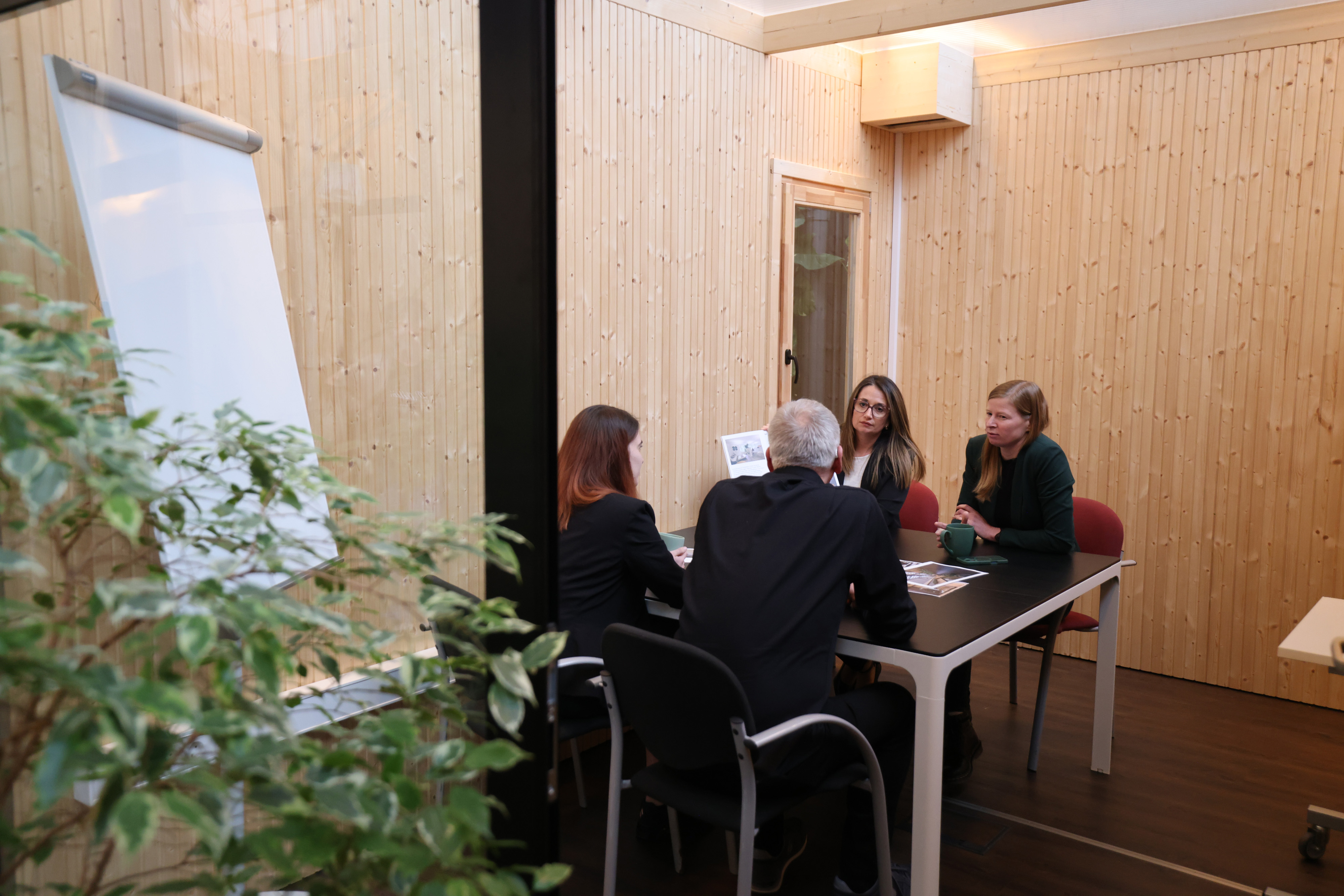 Meetingraum für 4–6 Personen
